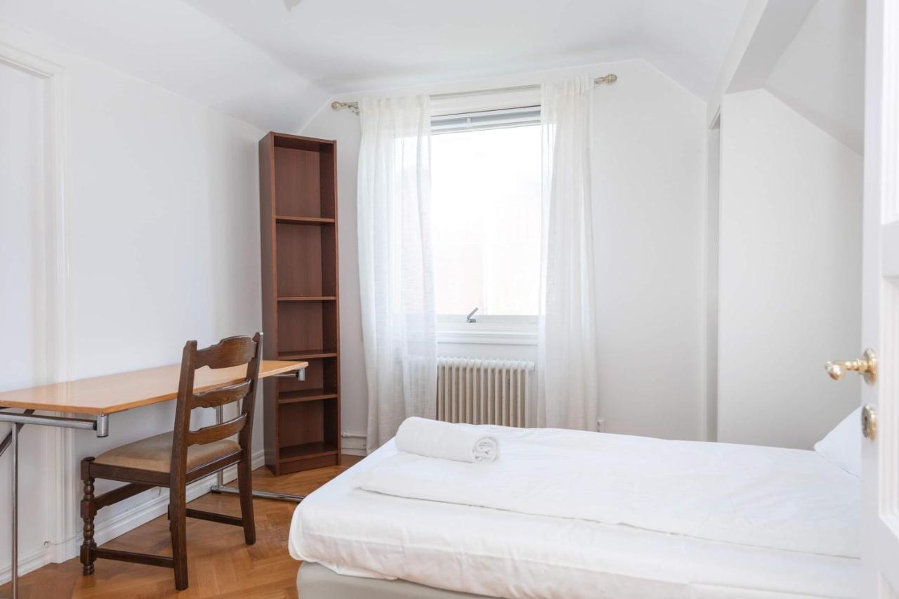 White & Bright Room In A Shared Apartment Göteborg Exterior foto
